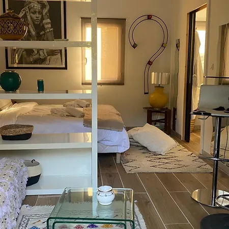 Des Oliviers Apartment